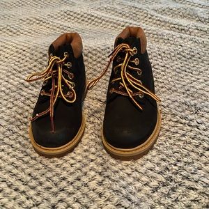 Boys/baby timberland boots, black.